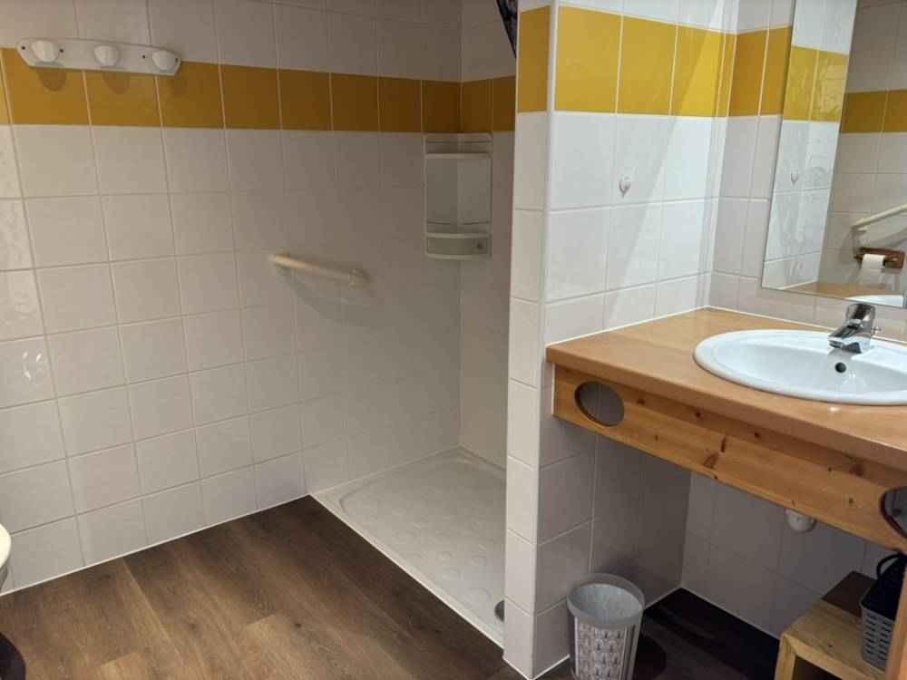 8F59EC1D-AC23-4F5A-889D-6F8AAAF2CE5A_1_105_c