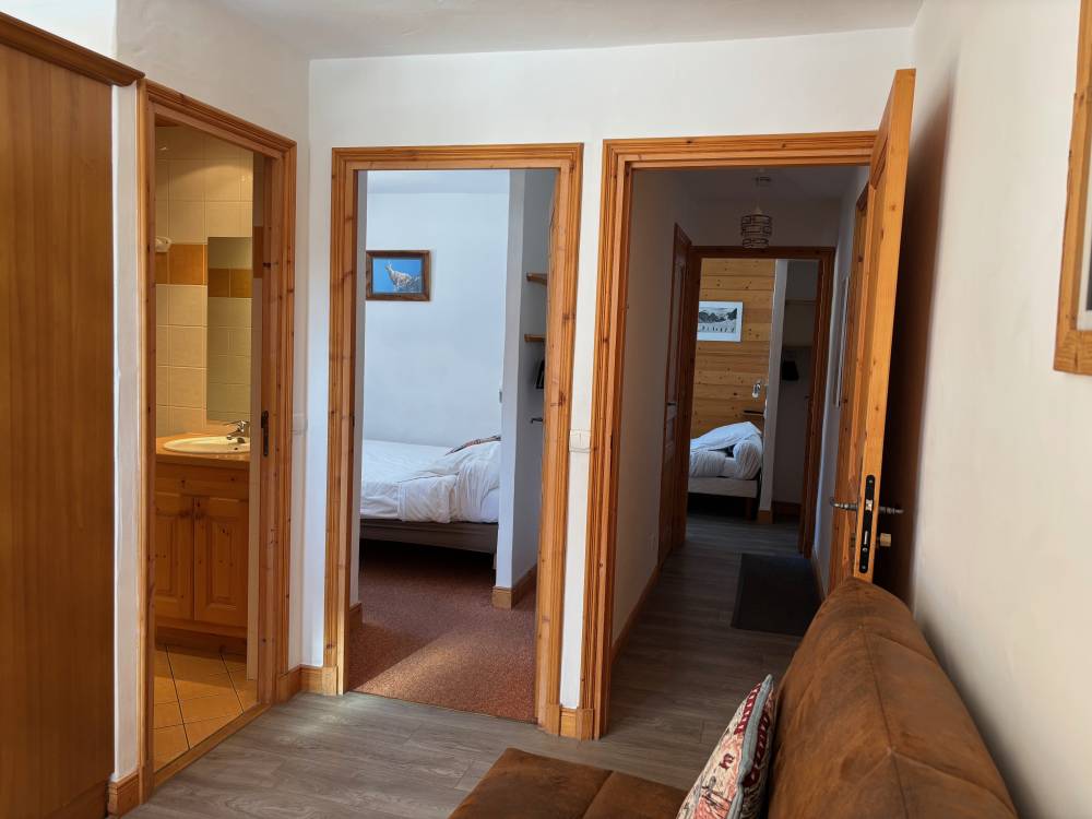 montana 4 vue des chambres depuis canapé